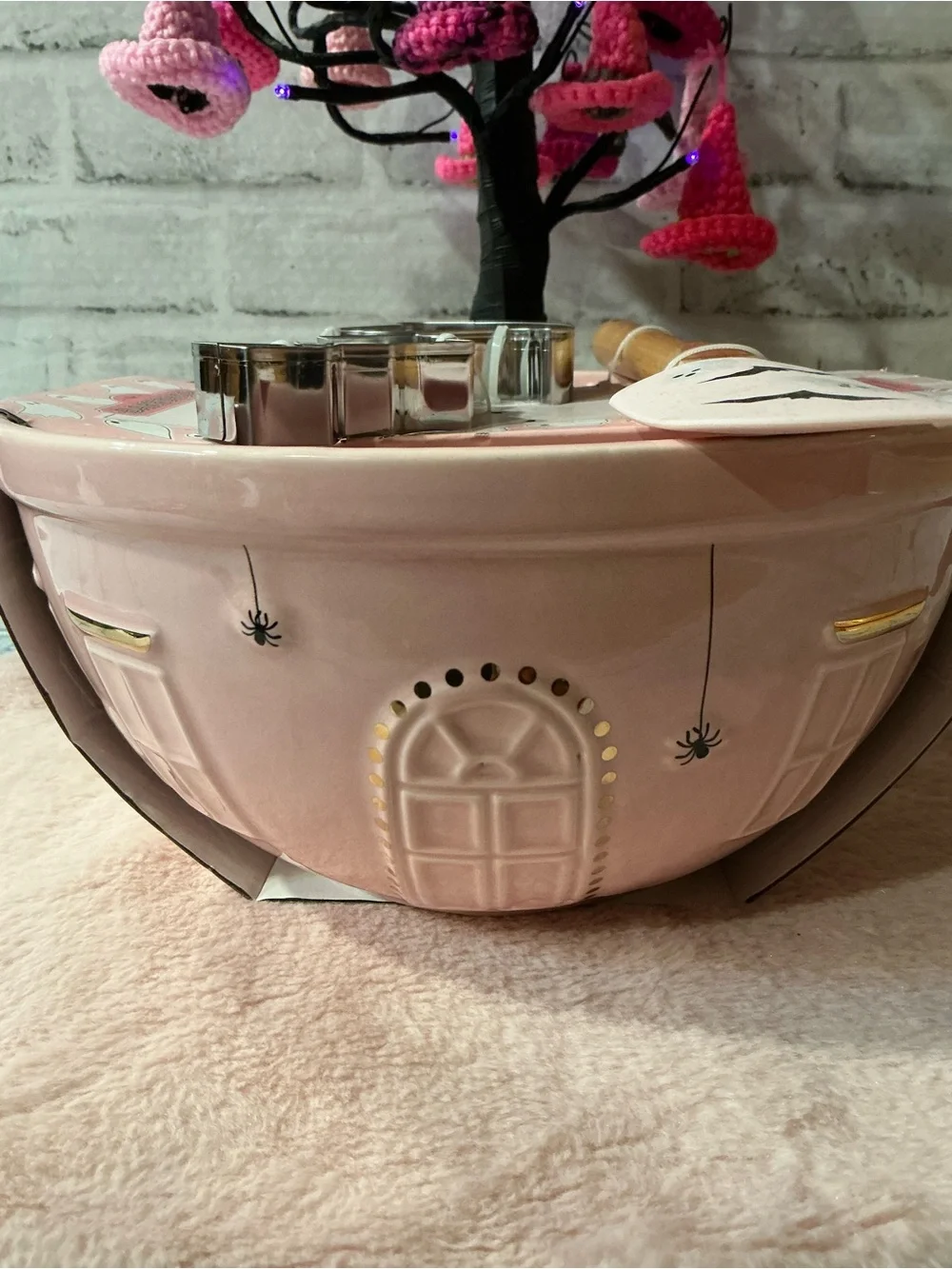THE BAKESHOP Embossed Ghost House Large Mixing Bowl Set